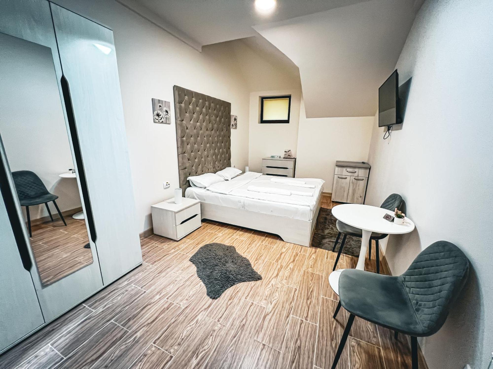 Splendor Boutique Питешти Экстерьер фото